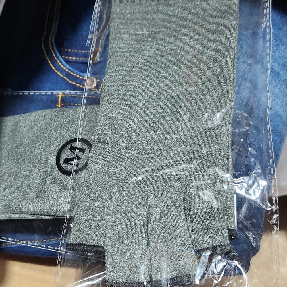 Size medium carple tunnel gloves 2 gloves per pack